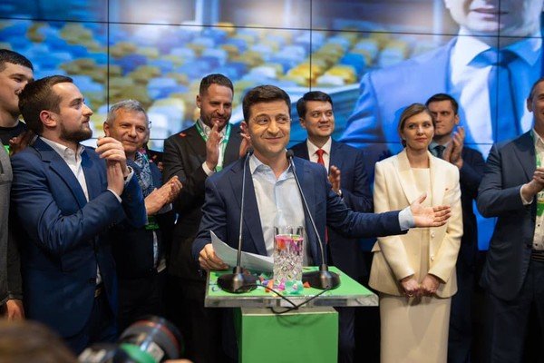 The sorceress deciphered the true meaning of the name Zelensky: “Everything is upside down” (5 photos)
